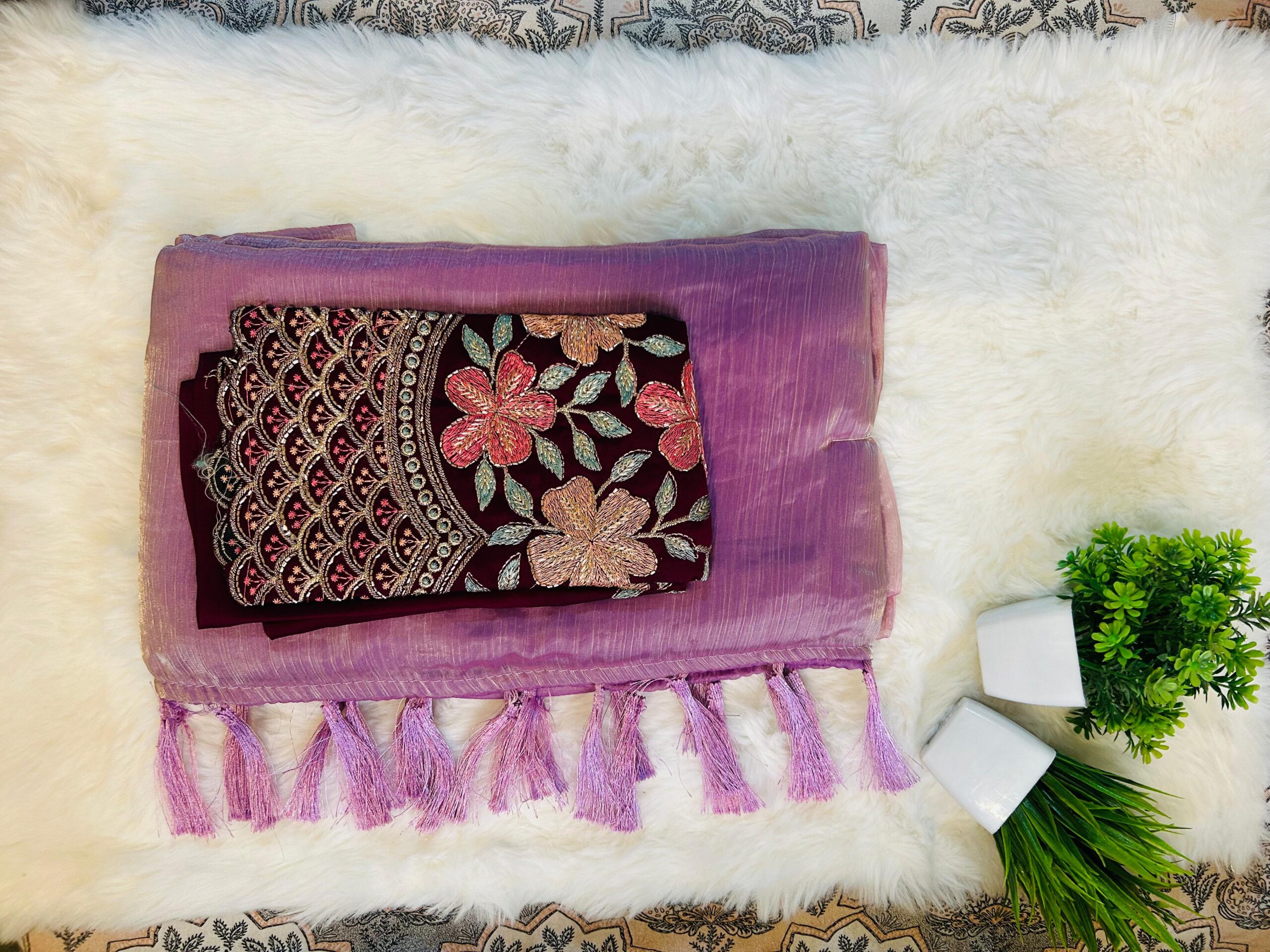 Plain Crunchy Lavender Silk Saree - Image 4