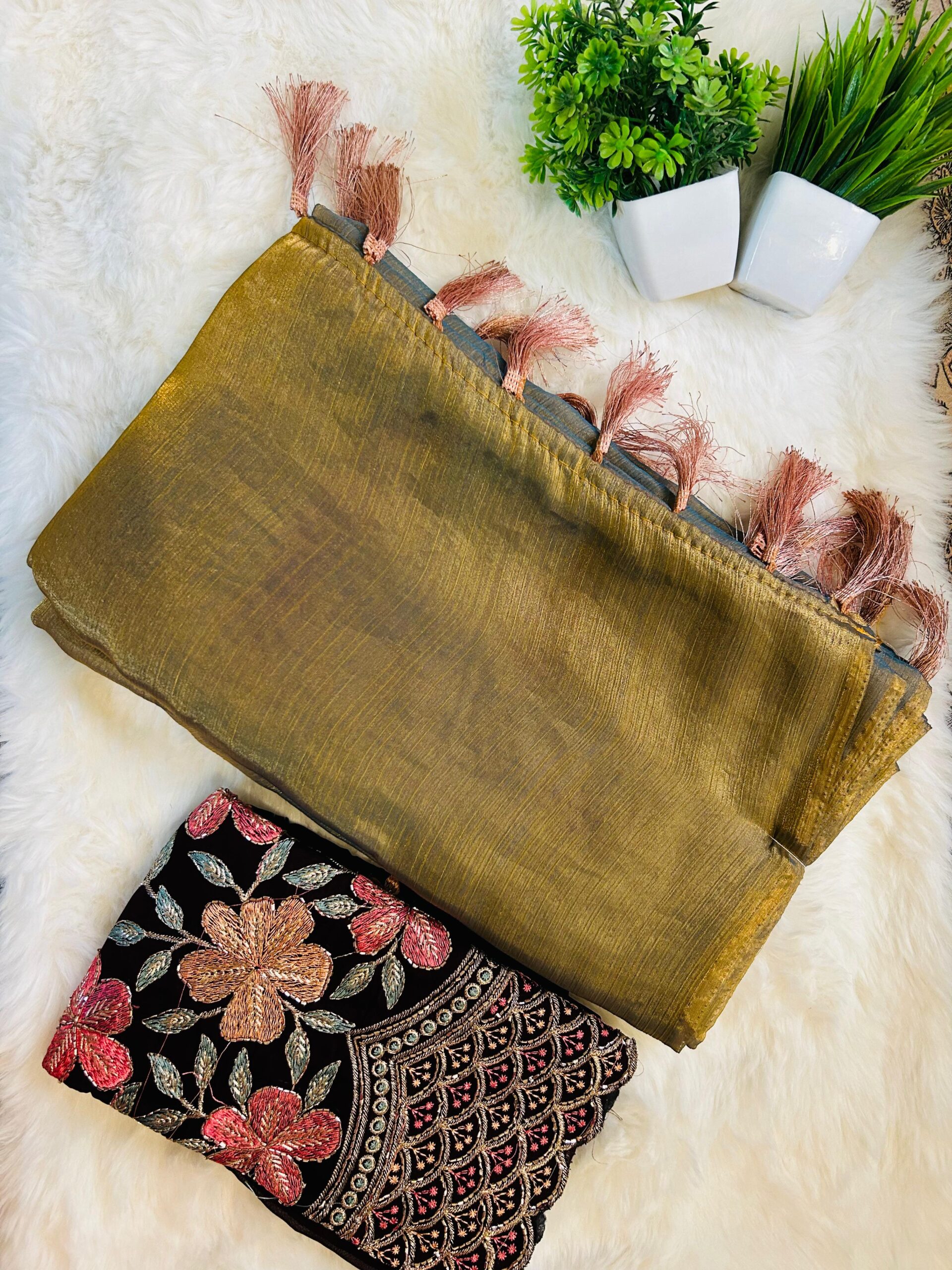 Plain Crunchy olive-gold Silk Saree - Image 3